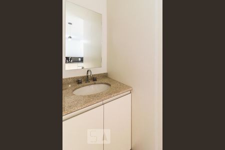 Banheiro de kitnet/studio para alugar com 1 quarto, 30m² em Perdizes, São Paulo