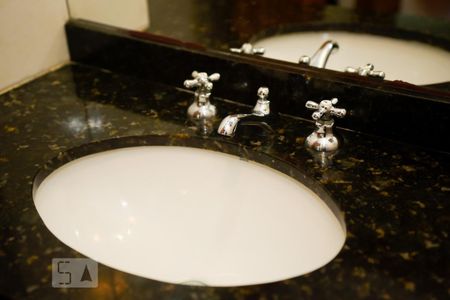 Detalhe Pia Banheiro  de apartamento para alugar com 1 quarto, 42m² em Ipanema, Rio de Janeiro