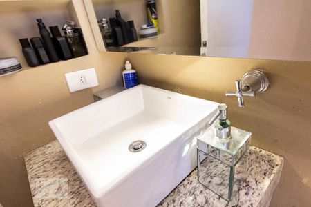 Detalhe banheiro  de apartamento à venda com 2 quartos, 51m² em Vila Bela, São Paulo