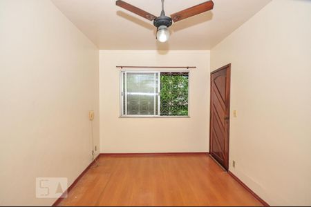 Casa de condomínio à venda com 66m², 2 quartos e 1 vagaSala