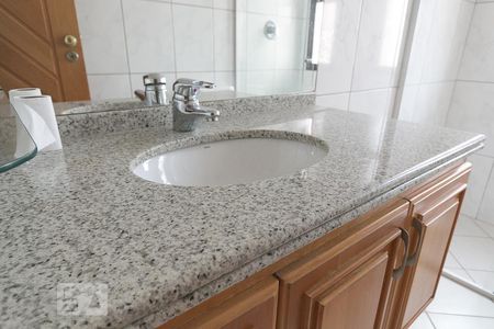 Apartamento para alugar com 202m², 4 quartos e 4 vagasBanheiro da suíte 1 