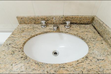 Banheiro de apartamento para alugar com 2 quartos, 45m² em Rudge Ramos, São Bernardo do Campo