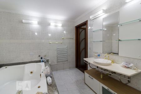 Casa à venda com 1212m², 3 quartos e 5 vagasBanheiro da suíte principal