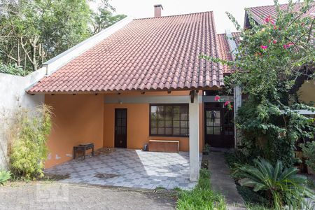 Casa de condomínio à venda com 198m², 3 quartos e 2 vagas Casa de condomínio à venda com 198m², 3 quartos e 2 vagasFachada