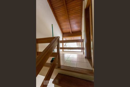 Casa de condomínio à venda com 198m², 3 quartos e 2 vagas Casa de condomínio à venda com 198m², 3 quartos e 2 vagasHall da escada