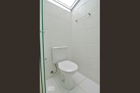 Banheiro de kitnet/studio para alugar com 1 quarto, 28m² em Jardim Peri Peri, São Paulo