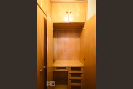 Armário do quarto 1 de apartamento para alugar com 3 quartos, 64m² em Vila Morse, São Paulo