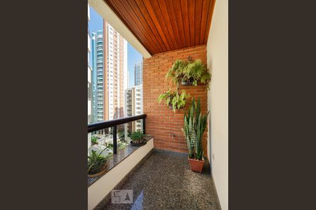 Apartamento à venda com 130m², 3 quartos e 4 vagas Apartamento à venda com 130m², 3 quartos e 4 vagasvaranda