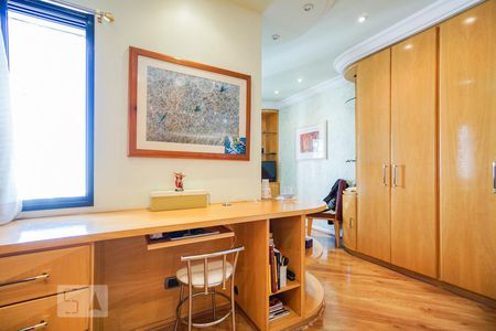 Apartamento à venda com 130m², 3 quartos e 4 vagas Apartamento à venda com 130m², 3 quartos e 4 vagassuíte casal