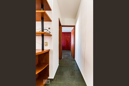 Corredor de apartamento para alugar com 1 quarto, 66m² em Cambuí, Campinas