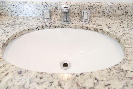 Apartamento à venda com 65m², 3 quartos e 1 vaga Apartamento à venda com 65m², 3 quartos e 1 vagaBanheiro da suíte