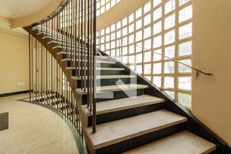 Escadas de apartamento à venda com 1 quarto, 29m² em Liberdade, São Paulo