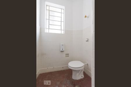 Casa para alugar com 200m², 2 quartos e 1 vaga Casa para alugar com 200m², 2 quartos e 1 vagaBanheiro