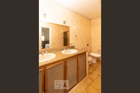 Apartamento à venda com 180m², 3 quartos e sem vaga Apartamento à venda com 180m², 3 quartos e sem vagaBanheiro Suíte