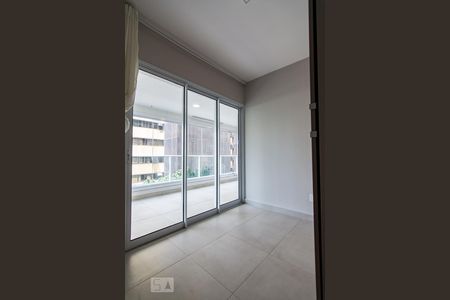 sala visão pra sacada de apartamento para alugar com 2 quartos, 65m² em Consolação, São Paulo