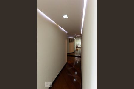 Corredor de apartamento para alugar com 3 quartos, 120m² em Água Branca, São Paulo