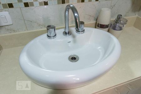 Banheiro Pia de apartamento para alugar com 3 quartos, 120m² em Água Branca, São Paulo