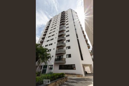Apartamento para alugar com 120m², 3 quartos e 2 vagas Apartamento para alugar com 120m², 3 quartos e 2 vagasFachada