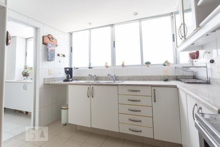 Apartamento para alugar com 217m², 4 quartos e 1 vaga Apartamento para alugar com 217m², 4 quartos e 1 vagaCozinha