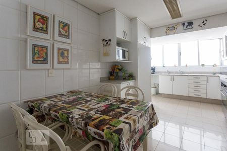 Apartamento para alugar com 217m², 4 quartos e 1 vaga Apartamento para alugar com 217m², 4 quartos e 1 vagaCozinha