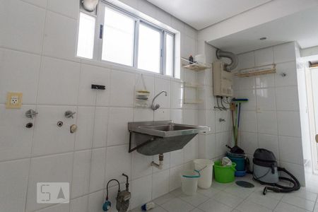 Apartamento para alugar com 217m², 4 quartos e 1 vaga Apartamento para alugar com 217m², 4 quartos e 1 vagaÁrea de serviço