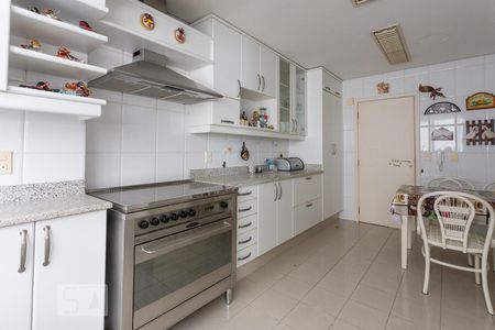 Apartamento para alugar com 217m², 4 quartos e 1 vaga Apartamento para alugar com 217m², 4 quartos e 1 vagaCozinha