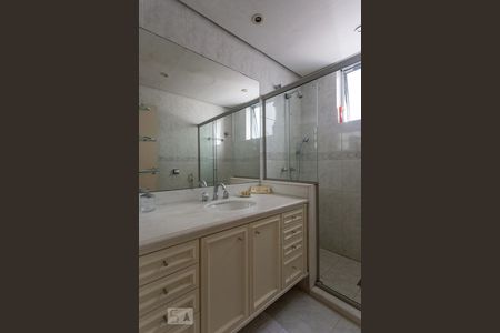 Apartamento para alugar com 217m², 4 quartos e 1 vaga Apartamento para alugar com 217m², 4 quartos e 1 vagaBanheiro