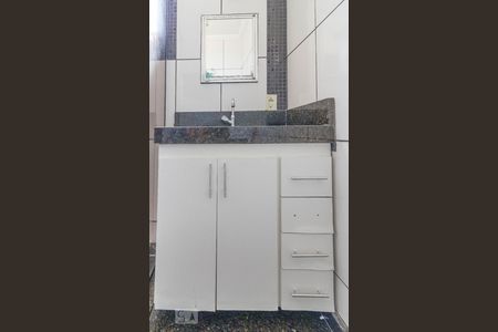Banheiro de apartamento à venda com 3 quartos, 70m² em Nova Floresta, Belo Horizonte