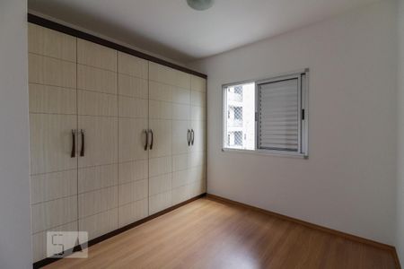 Quarto de apartamento para alugar com 2 quartos, 61m² em Vila Osasco, Osasco