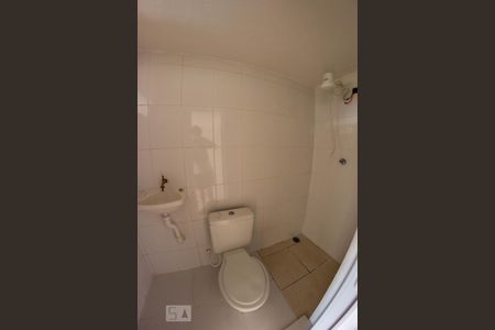 Banheiro de casa de condomínio para alugar com 1 quarto, 20m² em Parada Inglesa, São Paulo