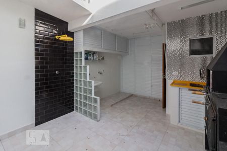Casa à venda com 151m², 3 quartos e 1 vagaÁrea de Serviço / Quintal / Churrasqueira