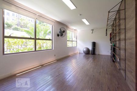 Apartamento à venda com 90m², 1 quarto e 2 vagasAcademia - Sala de Alongamento