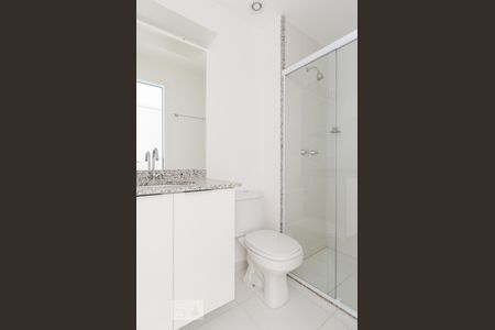 Banheiro de apartamento à venda com 2 quartos, 64m² em Vila Curuçá, Santo André