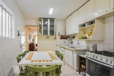 Casa à venda com 106m², 3 quartos e 2 vagas Casa à venda com 106m², 3 quartos e 2 vagasCozinha