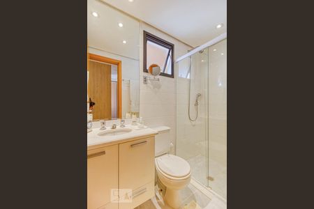 Apartamento para alugar com 115m², 2 quartos e 2 vagas Apartamento para alugar com 115m², 2 quartos e 2 vagasBanheiro da suíte principal