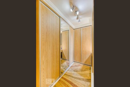 Apartamento para alugar com 115m², 2 quartos e 2 vagas Apartamento para alugar com 115m², 2 quartos e 2 vagasCloset da suíte principal