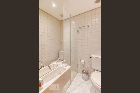 Apartamento para alugar com 115m², 2 quartos e 2 vagas Apartamento para alugar com 115m², 2 quartos e 2 vagasBanheiro da segunda suite