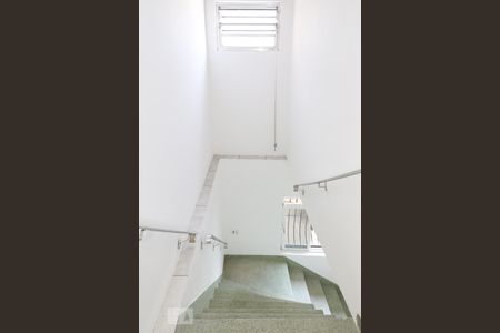 Casa para alugar com 70m², 1 quarto e sem vaga Casa para alugar com 70m², 1 quarto e sem vagaEscada