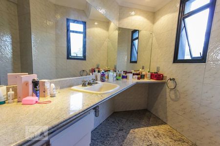 Apartamento à venda com 215m², 2 quartos e 4 vagasbanheiro suíte 2