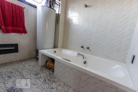 Apartamento à venda com 215m², 2 quartos e 4 vagasbanheiro suíte 2