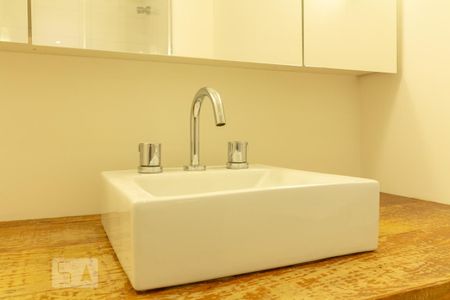 Apartamento para alugar com 74m², 2 quartos e 2 vagasBanheiro