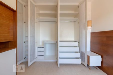 Apartamento para alugar com 74m², 2 quartos e 2 vagasSuíte