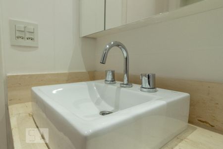 Apartamento para alugar com 74m², 2 quartos e 2 vagasBanheiro suíte