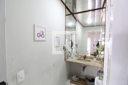 Casa à venda com 262m², 4 quartos e 2 vagasLavabo