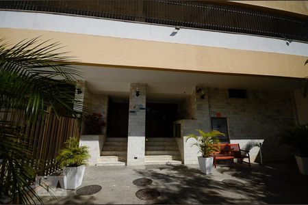 Apartamento à venda com 140m², 4 quartos e 1 vagaFachada e portaria
