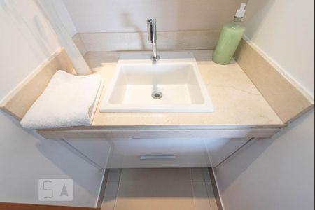 Banheiro de apartamento para alugar com 1 quarto, 54m² em Setor Marista, Goiânia