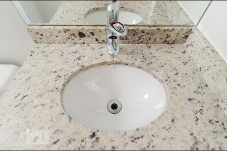 Banheiro de apartamento para alugar com 2 quartos, 50m² em Vila Scarpelli, Santo André