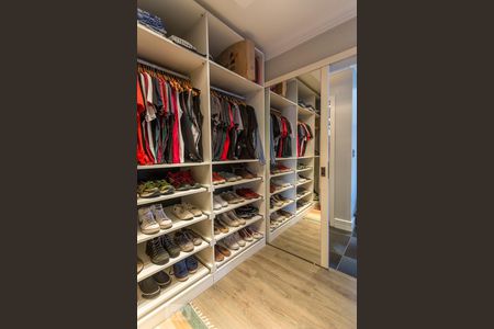 Closet de apartamento para alugar com 1 quarto, 100m² em Passo da Areia, Porto Alegre