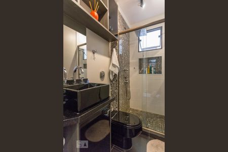 Banheiro de apartamento para alugar com 1 quarto, 100m² em Passo da Areia, Porto Alegre