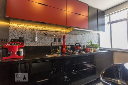 Cozinha de apartamento para alugar com 1 quarto, 100m² em Passo da Areia, Porto Alegre